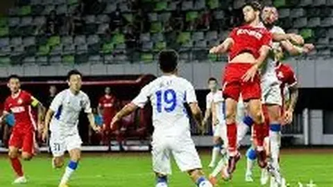 “利物浦帅位风云再起：绿茵绿帽危机，战利兹联败局将触发紧急高层会议！”