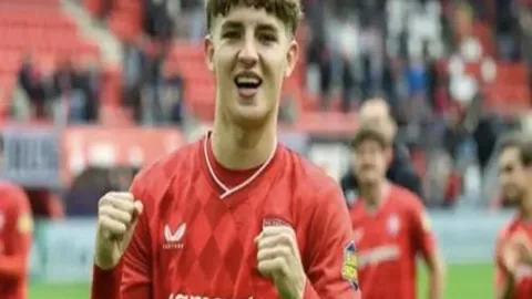 英超保级大战风云再起：豪门坚守核心拒赴法甲，德甲老将门神成黑马遗憾错失！